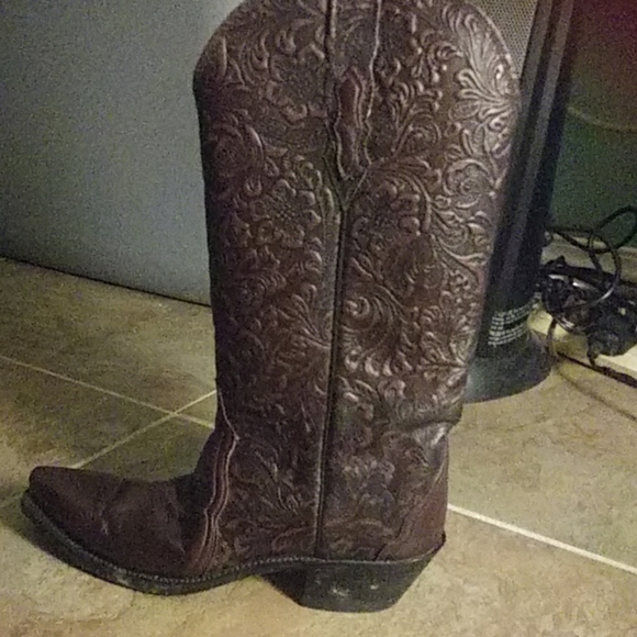 Shoes - Picture 2 of 2